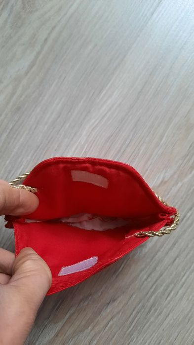 Mała torebeczka usta