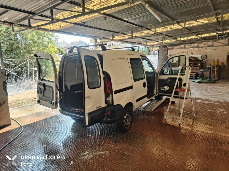 Kangoo 1.9D muito boa de motor encontra se em trabalho