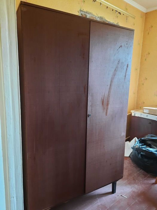 Продам дві шафи.