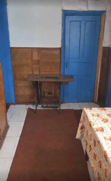 Продаж двох будинків по ціні одного