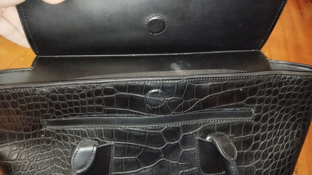 Сумка Zara чорна шкіряна б/у