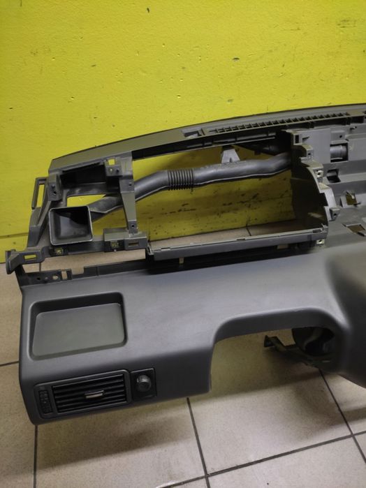 nissan x-trail t30 kokpit deska rozdzielcza