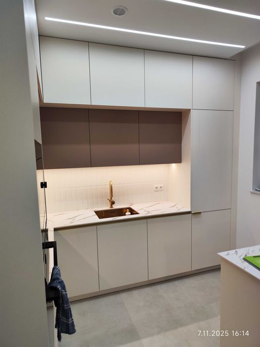 Meble na wymiar, montaż mebli sklepowych