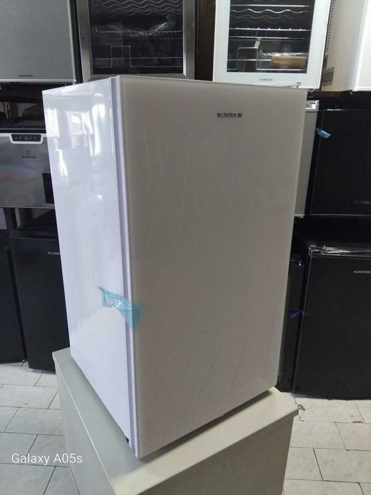 Klarstein mała lodówka zamrażarka 91L szklany front F biała