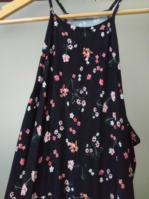 Vestido preto com flores