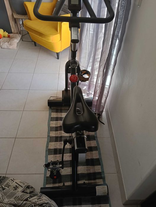 Bicicleta spinning em bom estado