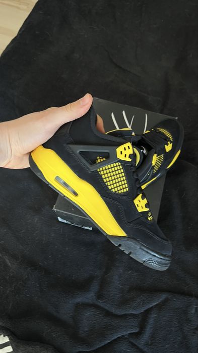 Jordan 4 Thunder (GS) 38