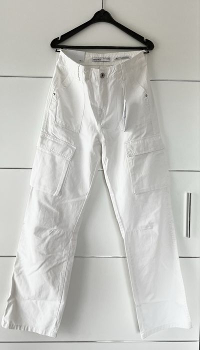 Spodnie białe nowe Bershka Medium Rise Cargo Straight rozm 36