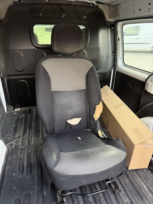 Сидіння renault kangoo під ремонт
