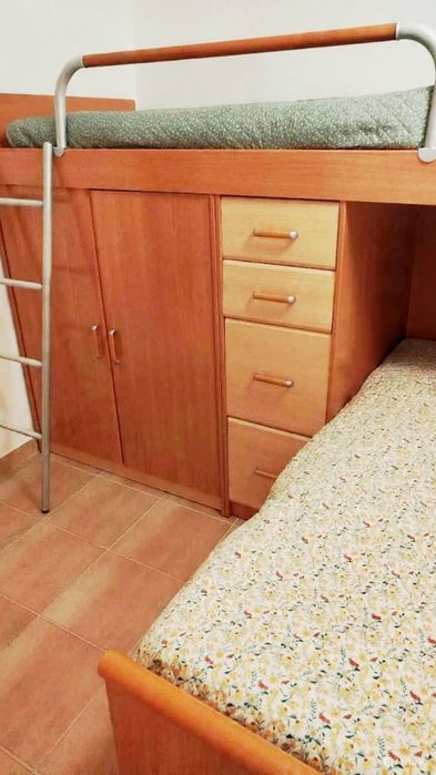 Móvel de quarto (beliche + roupeiro e gavetas + cama extra)