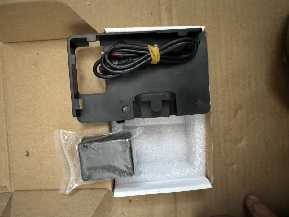 Тримачь для тетефону на мотоцикл (з безпровідною зарядко )