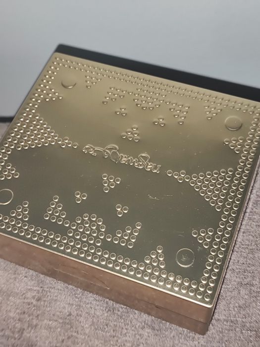 Металлическая коробка