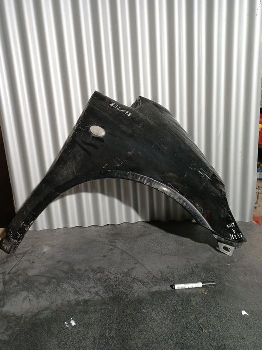 Guarda Lamas Mercedes Classe A W168 DIREITO  Preto