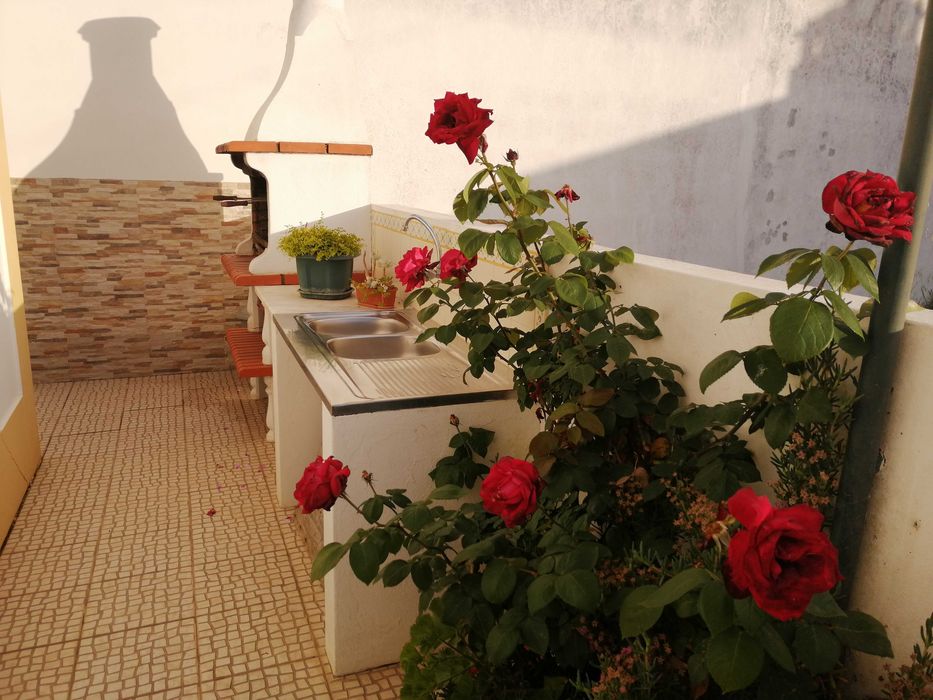 Casa Pereirinha - V. N. Milfontes    dispõe de Wi-Fi