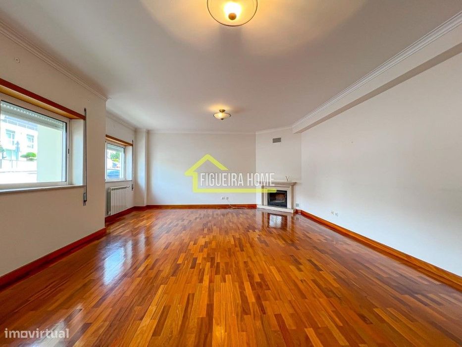 T4 na cidade em excelente estado com garagem