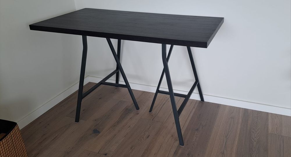 Mesa secretária (cavaletes e tampo)