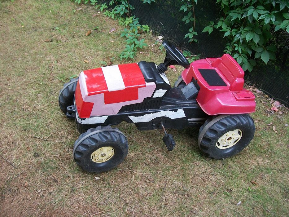 traktor na pedały różne rodzaje i przyczepy