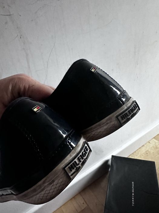 Tommy Hilfiger granatowe trampki ( roz. 41/42)g