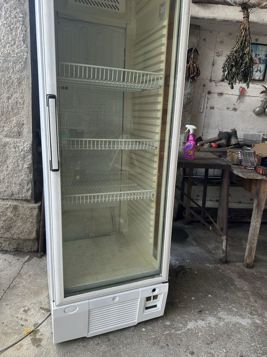 Arca vertical refrigeracçao ARV400  bom estado
