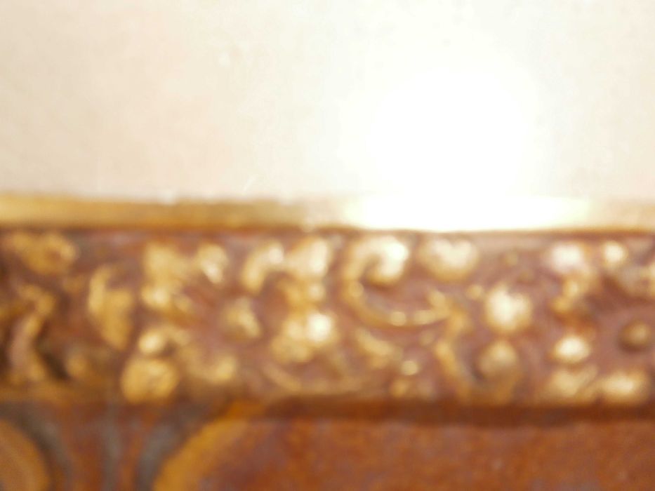 quadro dourado com vidro