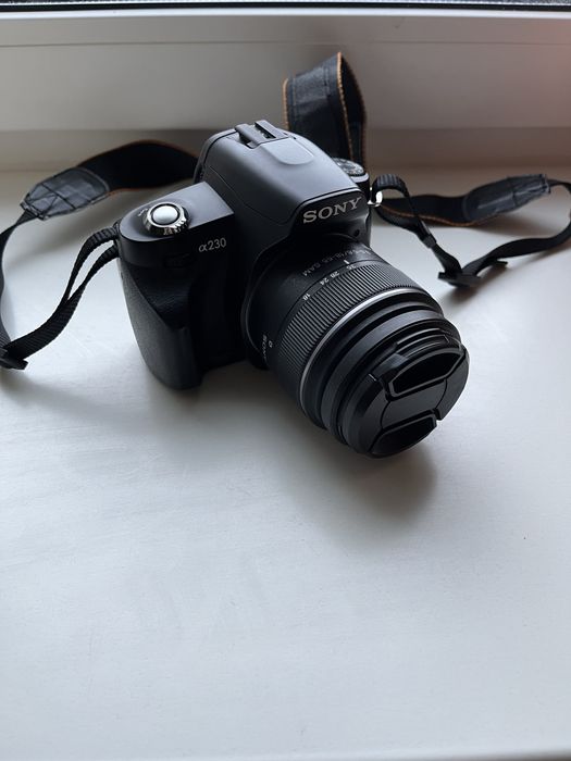 Фотоапарат Sony a230 з обʼєктивом 18-55 мм