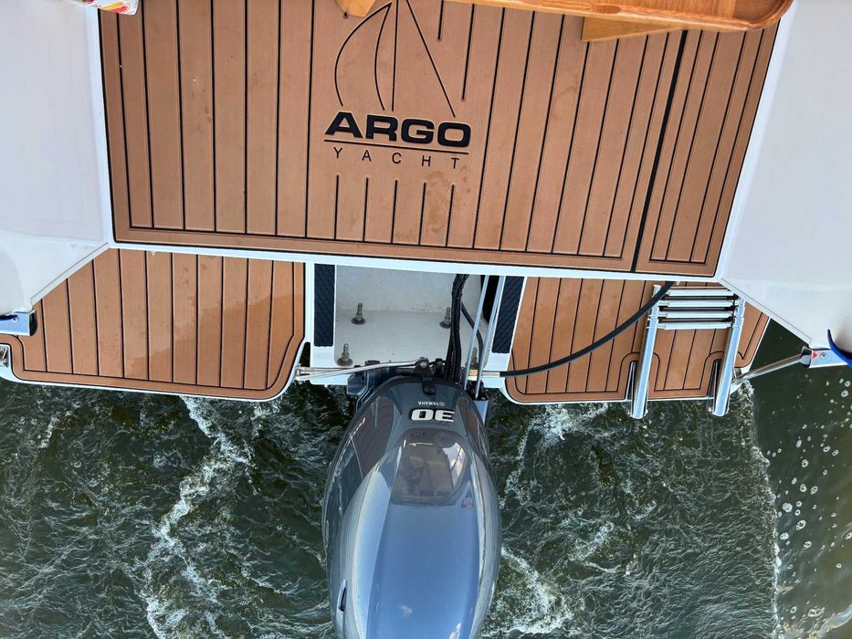 Jacht  motorowy Weekend 820  NOWY