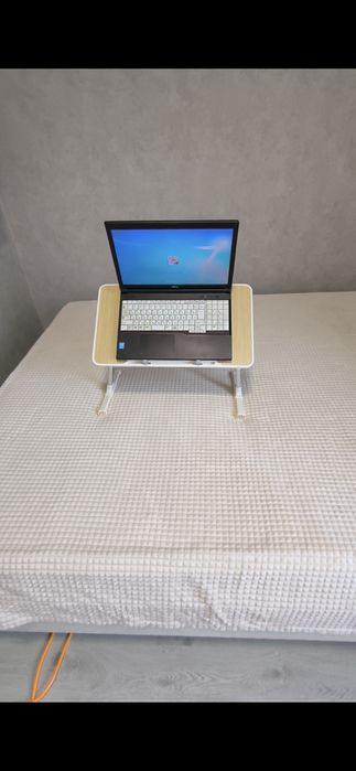 столик для ноутбука або прийому їжі