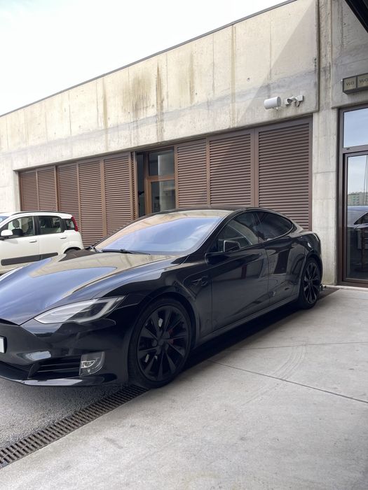 Tesla Model S.