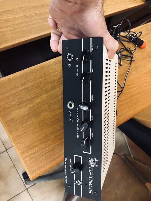 Vintage old sound amplifier in perfect condition.64584259333378121