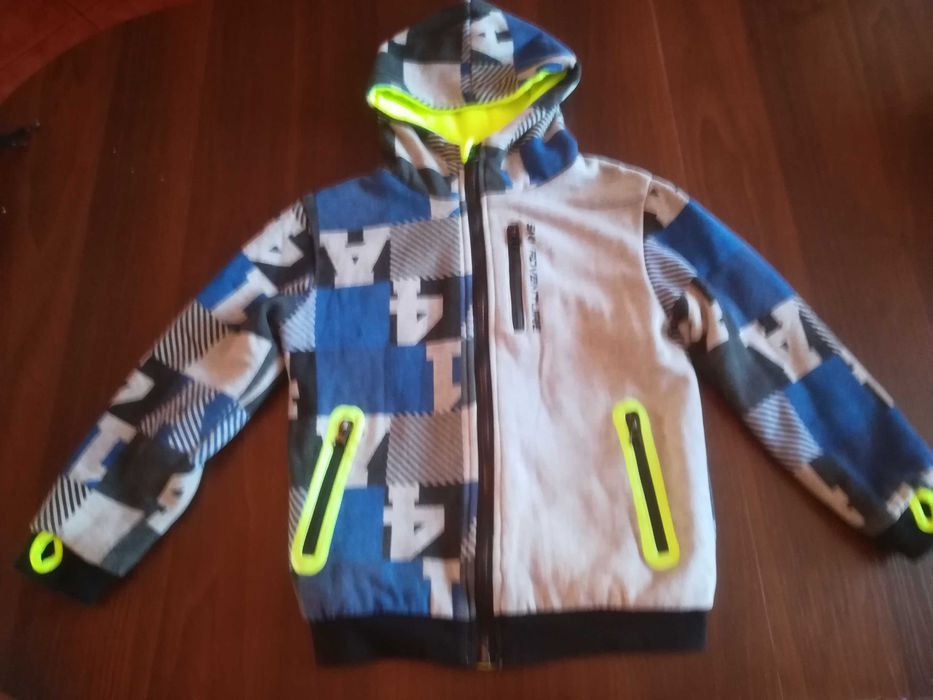 Bluza ocieplana na zamek z kapturem roz. 128