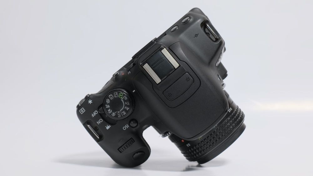 Canon EOS 700D + 2 об’єктиви + зарядний + карта пам’яті