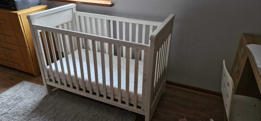 Dębowe łóżeczko dziecięce