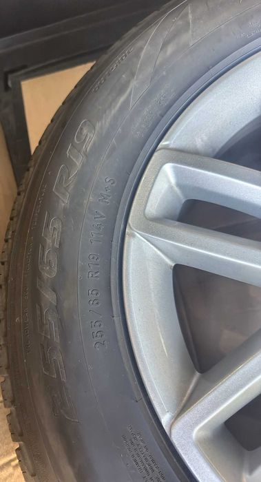 Jantes originais Land Rover Defender 19 com pneus Pirelli
