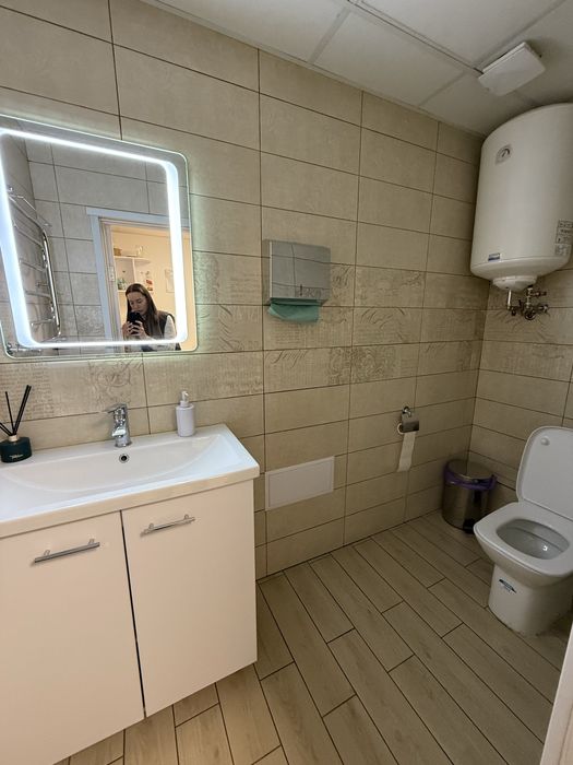 Здам місце бровіста візажиста