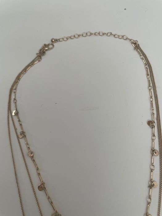 Conjunto elegante de três fios em dourado