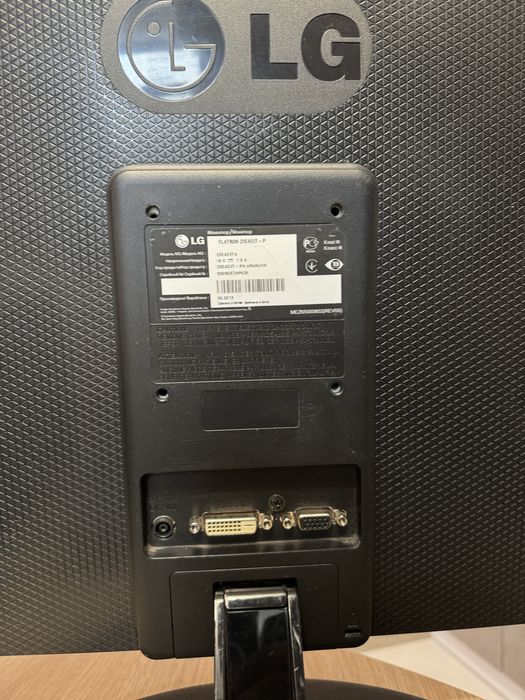 Монітор LG FLATRON 23EA53T + блок живлення та кабель!!!