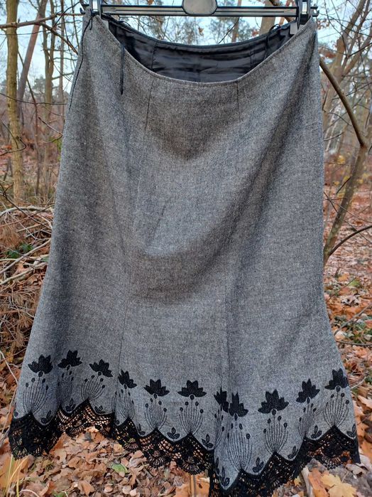 Wełniana Spódnica jesienno-zimowa marki Rema rozmiar 44.