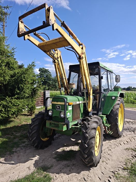 John Deere 2130 4x4 z ładowaczem