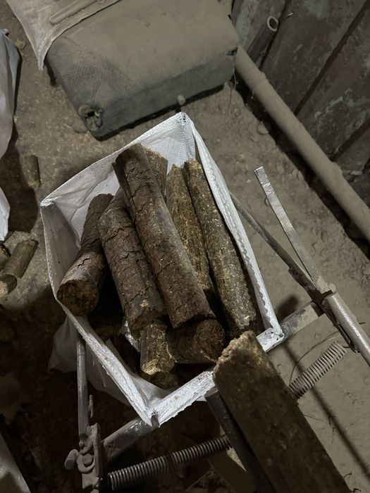 Продам  Брикети і Пеллету паливні із відходів соняшника  в бегах та  м