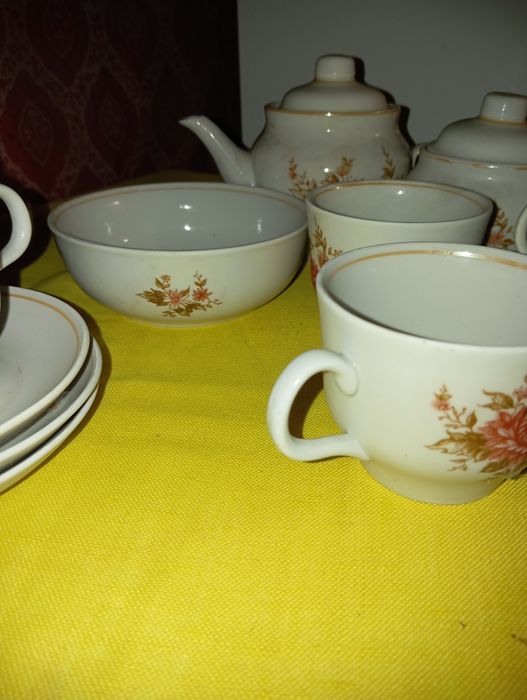 Чайний сервіз  на 6  персон .