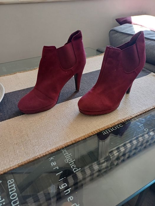Botins bordeaux 38, salto alto fino 10 cm. Primark