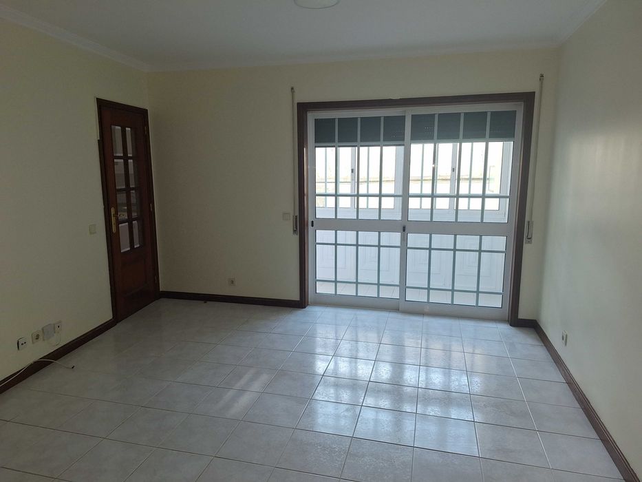 Arrenda-se Apartamento T2 – Centro de Lourosa