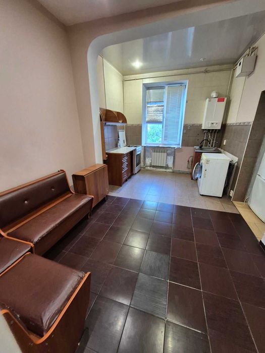 2-к сталинка в центре с АВТОНОМКОЙ • Кухня 14м² • 3 БАЛКОНА!