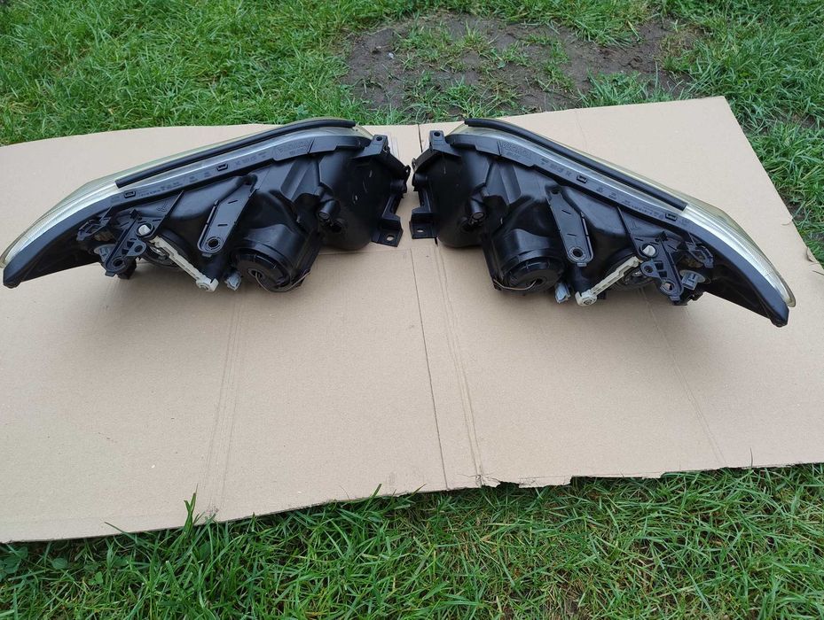 Komplet lamp Toyota RAV4 III – lewa i prawa