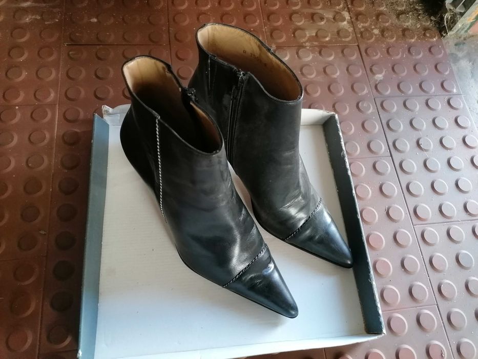 Botas pretas Marca Charles