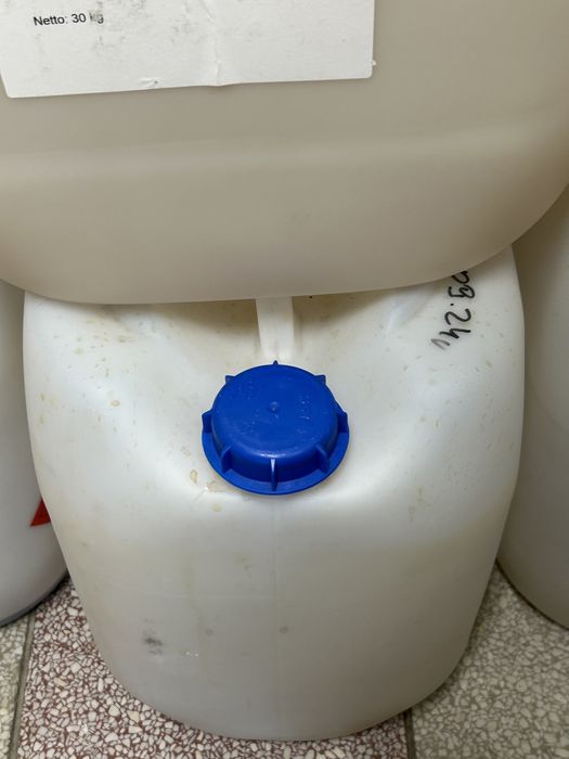 Kanistry plastikowe 20 litrowe puste / benzyna woda ropa