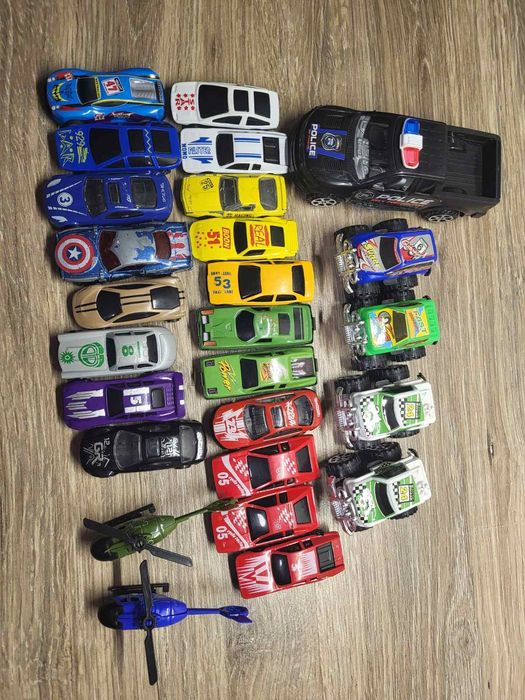 Маленькі машинки, машинки хот вілс   Hot Wheels
