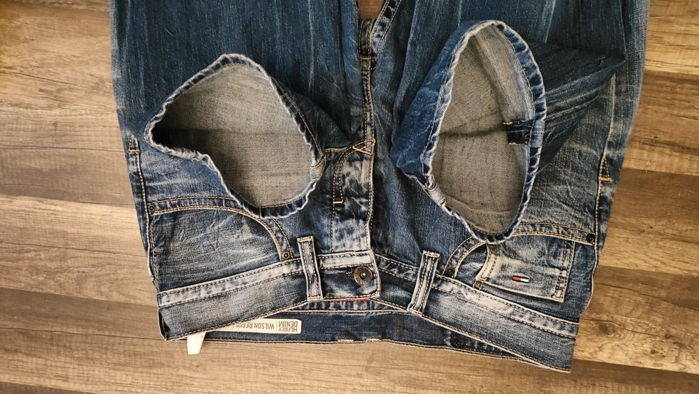 świetne jeansowe spodnie TOMMY HILFIGER 30/32