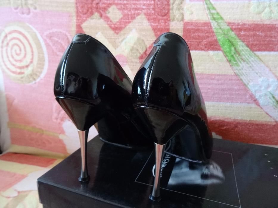 Туфли кожаные лаковые на шпильке "Barbara Boccaccini", р.36