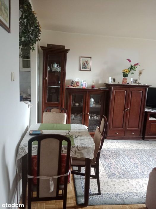 Wygodne mieszkanie z piwnicą w Wawrze